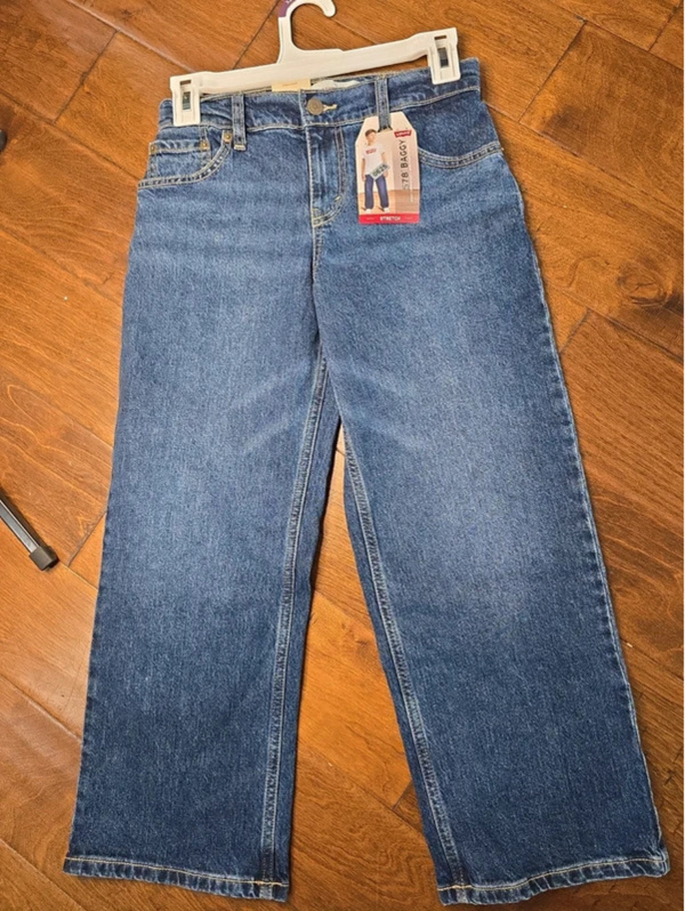 Size 8 brand new jeans from levi's item 625G3
